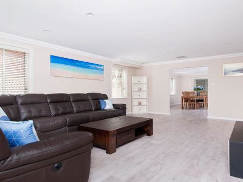 Townhouse On Tomaree 6 / 26 - New Castle Holiday 3