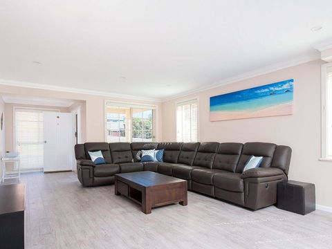Townhouse On Tomaree 6 / 26 - New Castle Holiday 4