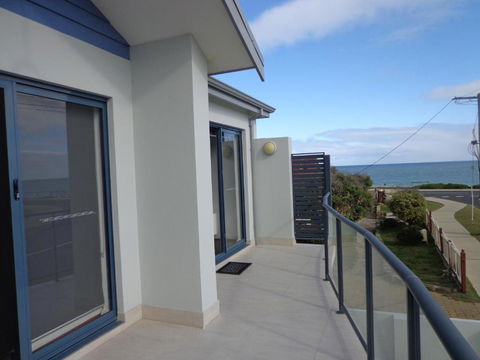 The Beach Villa Bunbury - New Castle Holiday 2