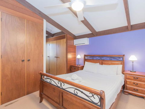 The Lakefront 69 Townsend Street - New Castle Holiday 1