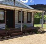 Rail Trail Cottage - New Castle Holiday