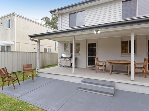 Beauty & The Beach 88 Foreshore Drive Large Home With WIFI & Water Views - New Castle Holiday 2