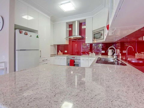 9 Bushmans 24 Tomaree Street Air Conditioned Centrally Located To Town - New Castle Holiday 5