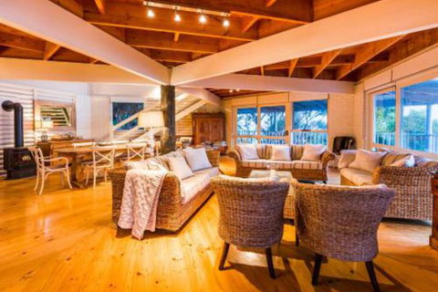 Yallingups Best Located Beach House - New Castle Holiday 4