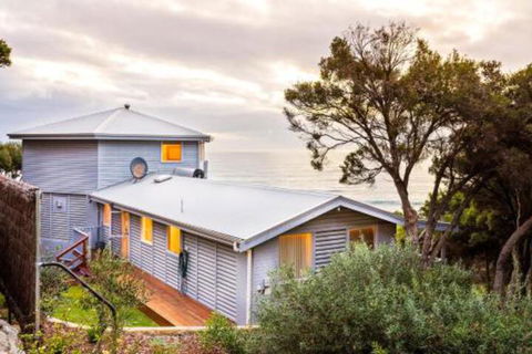 Yallingups Best Located Beach House - New Castle Holiday 6