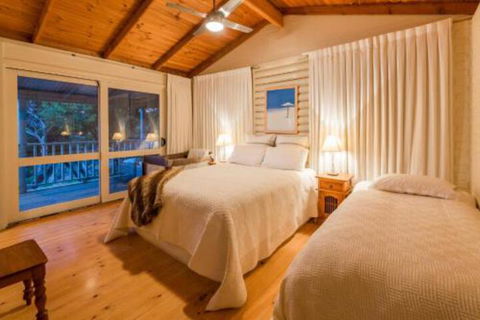 Yallingups Best Located Beach House - New Castle Holiday 3