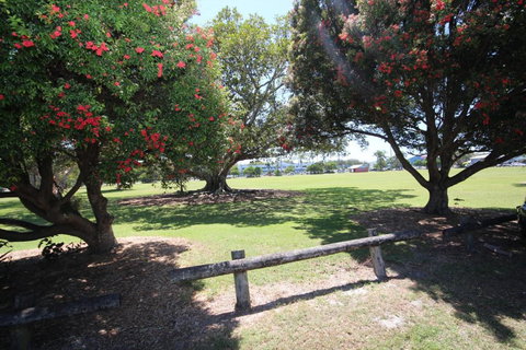 Waters Edge - New Castle Holiday 4