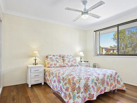DAVIES STREET MOLLYMOOK 4 / 14 - New Castle Holiday 6
