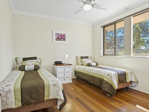 DAVIES STREET MOLLYMOOK 4 / 14 - New Castle Holiday 3