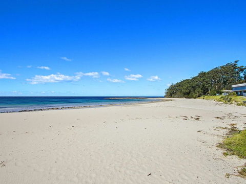 DAVIES STREET MOLLYMOOK 4 / 14 - New Castle Holiday 4