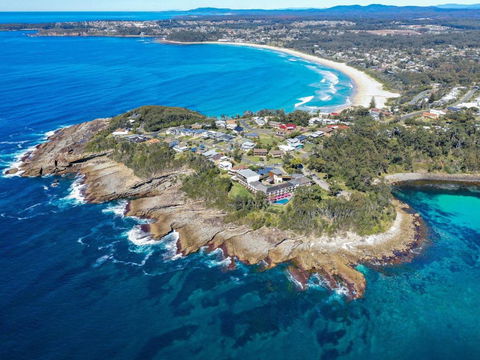DAVIES STREET MOLLYMOOK 4 / 14 - New Castle Holiday 1
