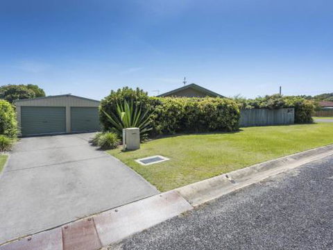 Lillypilly - New Castle Holiday 2