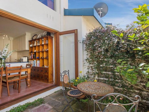 SEAVIEWS MORNINGTON.... - New Castle Holiday 3