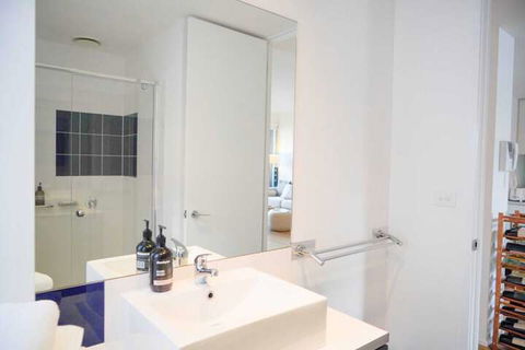 Trendy Modern 2BD Apartment Close To Beach & City - New Castle Holiday 7