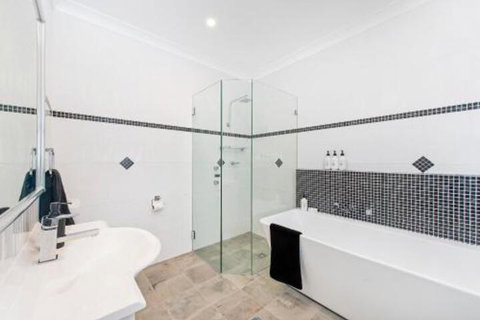 Dolphin Cove Apt 5 - New Castle Holiday 6