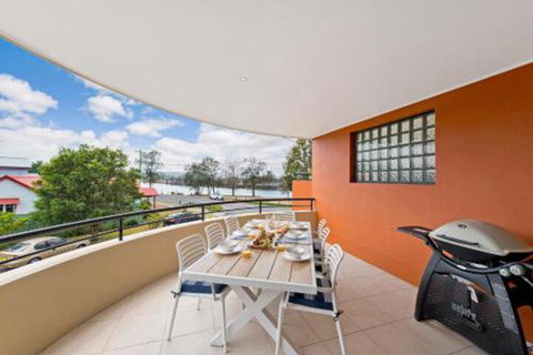 Dolphin Cove Apt 5 - New Castle Holiday 0