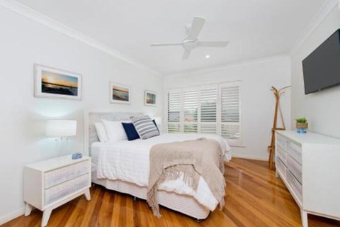 Dolphin Cove Apt 5 - New Castle Holiday 2