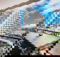 Modern 2 Bedroom River View Apartment in Docklands - New Castle Holiday