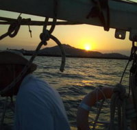 Casual fare sailing charters Townsville ocean living cruise - New Castle Holiday