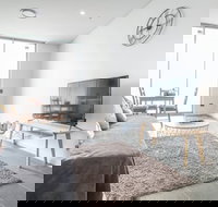 Home With Convenient Location Close to Traincbd - New Castle Holiday