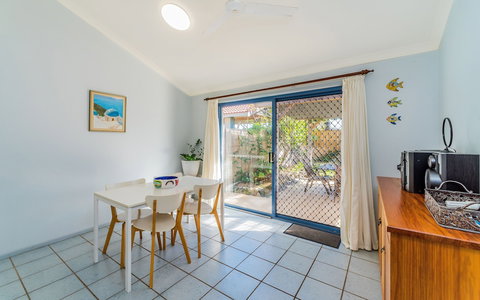 Beachside 2 - New Castle Holiday 6