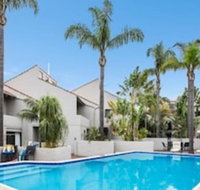 Como Mezzanine Retreat - New Castle Holiday