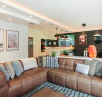 Spacious 2 Bedroom Apartment in Ascot With Large Private Garden - New Castle Holiday