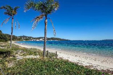 3 Bedroom Apartment Bayview Towers Unit 1 - New Castle Holiday 3