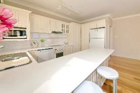 3 Bedroom Apartment Bayview Towers Unit 1 - New Castle Holiday 2
