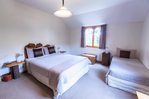 Herons Rise Vineyard Accommodation - New Castle Holiday 6