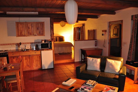 Herons Rise Vineyard Accommodation - New Castle Holiday 4