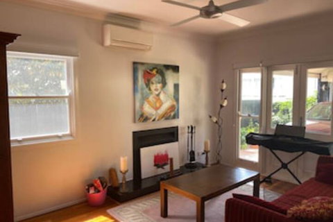 3 Bedroom Character Home Near CBD - New Castle Holiday 0