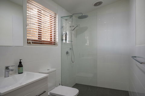 131 Your Vineyard Home In The Heart Of The Vale - New Castle Holiday 1