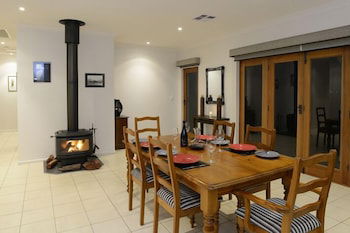 131 Your Vineyard Home In The Heart Of The Vale - New Castle Holiday 6