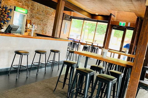 The Caledonian Hotel Motel - New Castle Holiday 7