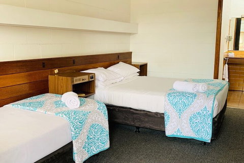 The Caledonian Hotel Motel - New Castle Holiday 3