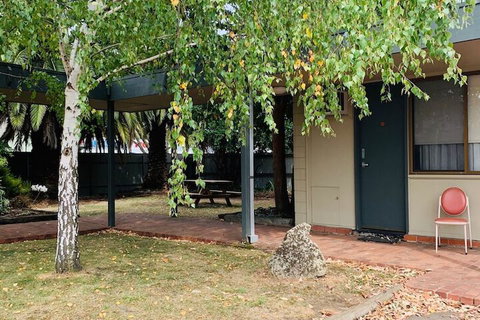 The Caledonian Hotel Motel - New Castle Holiday 1