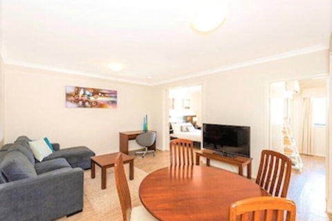 Perth West End Apartment 504 - New Castle Holiday 1