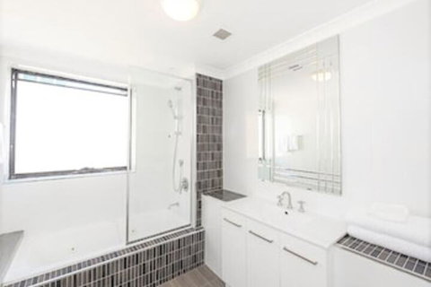 Perth West End Apartment 504 - New Castle Holiday 3