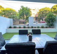 Ascot Apartments - New Castle Holiday