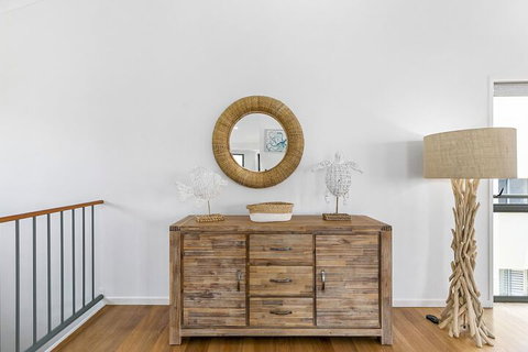 Stunning Beach Front Villa At Castaway Cove - New Castle Holiday 7