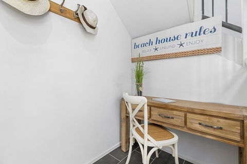 Stunning Beach Front Villa At Castaway Cove - New Castle Holiday 4