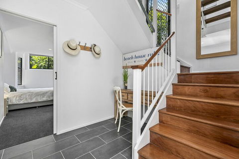 Stunning Beach Front Villa At Castaway Cove - New Castle Holiday 5