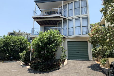 Stunning Beach Front Villa At Castaway Cove - New Castle Holiday 2