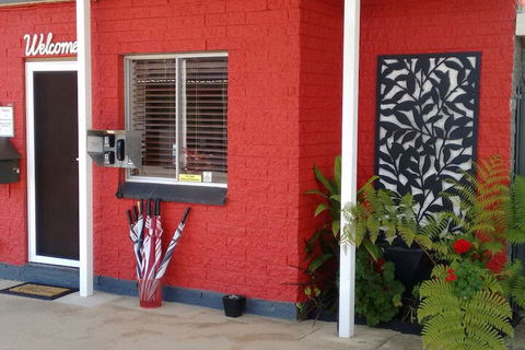 Kew Motel - New Castle Holiday 4