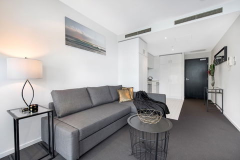 FARINA, 1BDR Docklands Apartment - New Castle Holiday 2