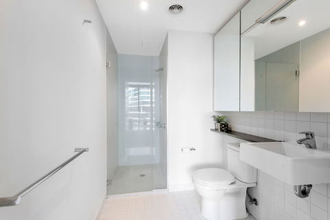 FARINA, 1BDR Docklands Apartment - New Castle Holiday 1
