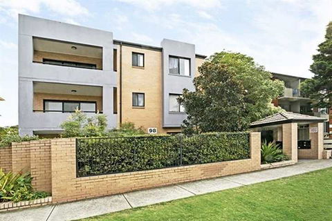 Walking Distance To Coogee Beach MOUNT - New Castle Holiday 1