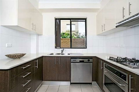 Walking Distance To Coogee Beach MOUNT - New Castle Holiday 6