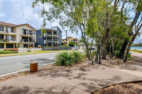 Coral Breeze Bradman Avenue Maroochydore - New Castle Holiday 2